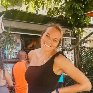 Meet your Posher, Alexis